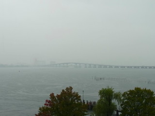 1111903雨の琵琶湖