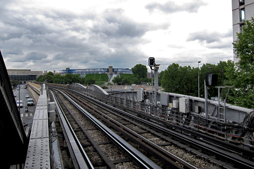 パリのメトロ駅