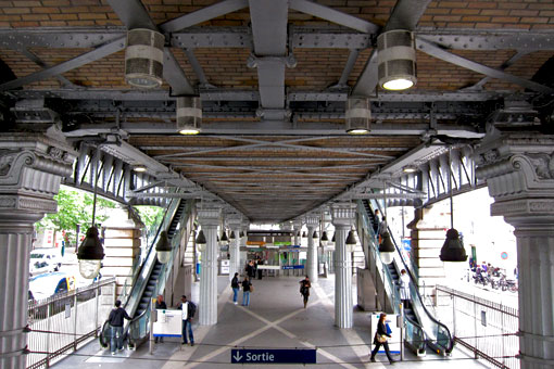 パリのメトロ駅